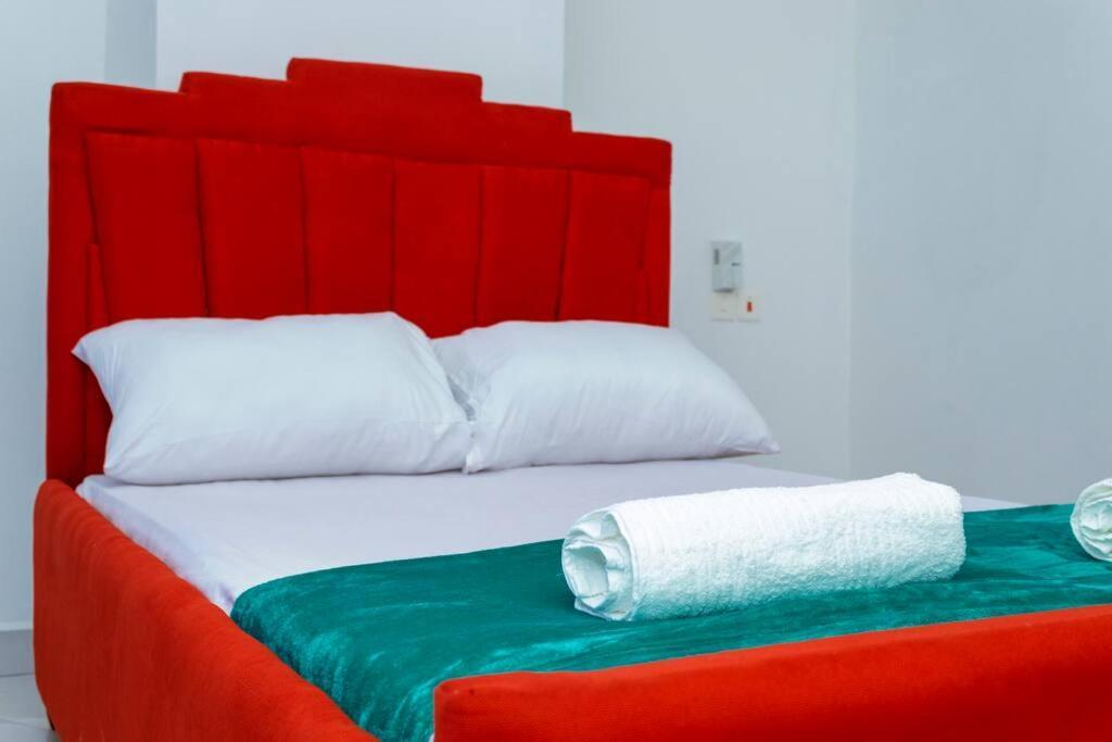 Angani Apartment, Ac Installed, Ocean View & Rooftop Pool * Mombasa