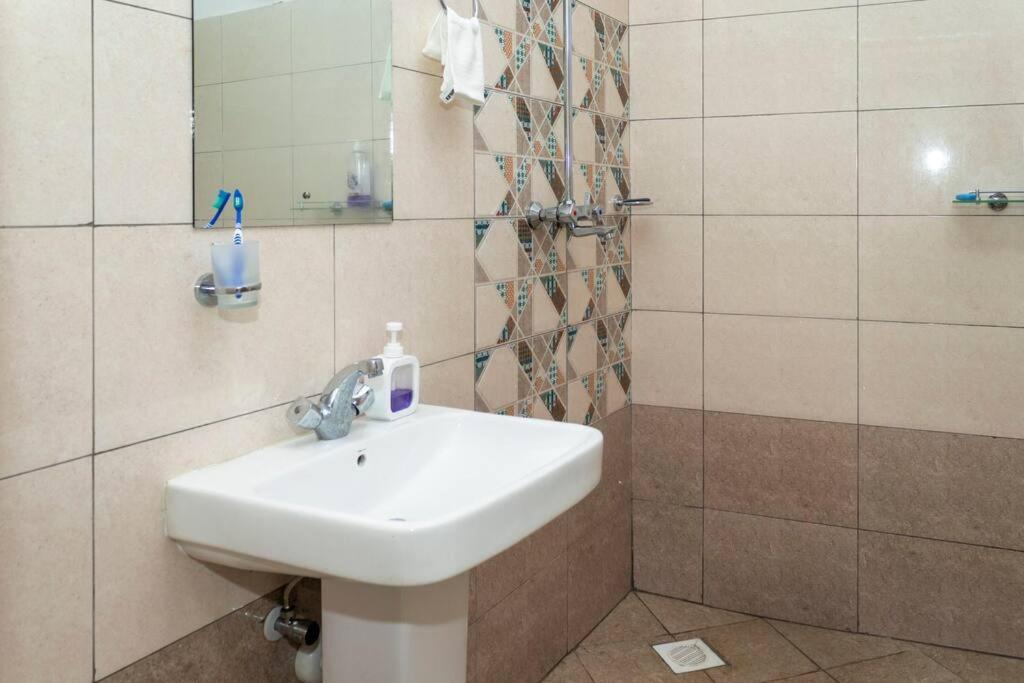 Angani Apartment, Ac Installed, Ocean View & Rooftop Pool Apartament Mombasa